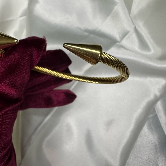 Stainless steel Gold-Tone Twisted women’s Bracelet - Picture 8 of 10